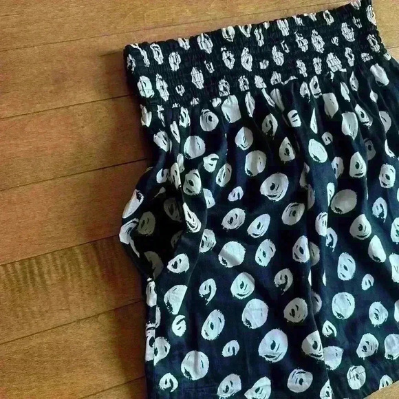 French Connection | Black and white mini bubble skirt with pockets size 6 - Picture 2 of 3